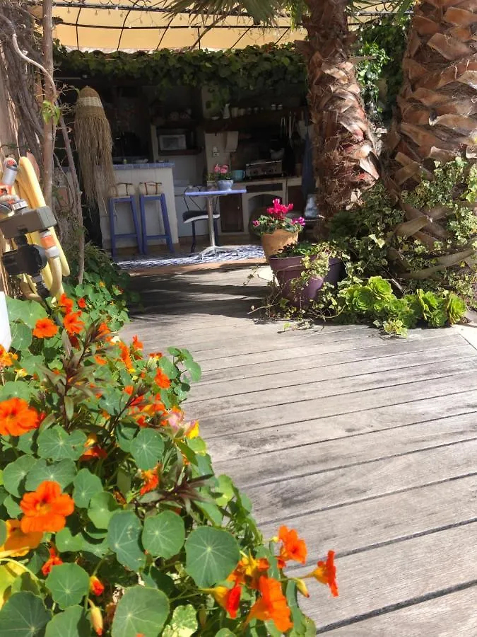 Les Grimaldines - Maison D'Hotes Guest house