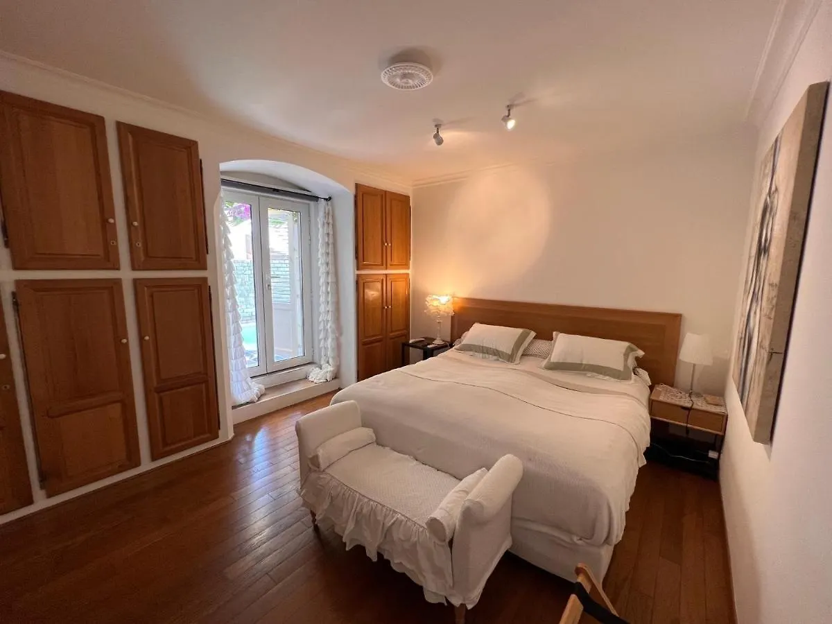 Guest house Les Grimaldines - Maison D'Hotes